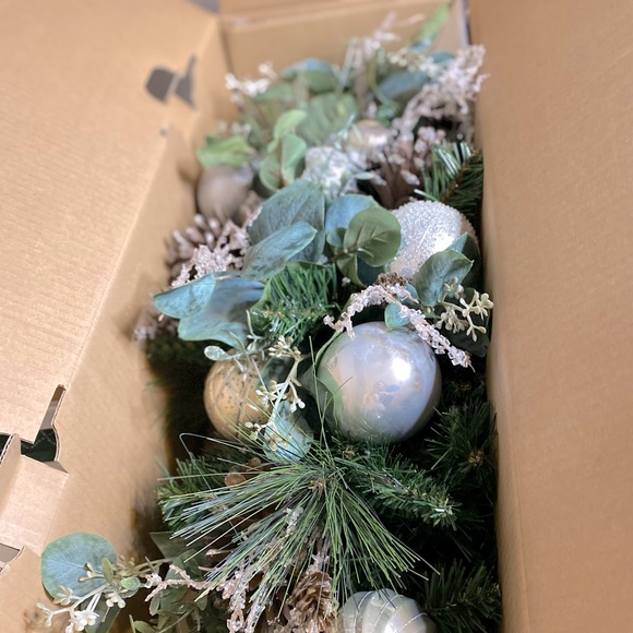 Brand new Holiday Centerpiece with LED lights, original package, never used. - Picture 4 of 7